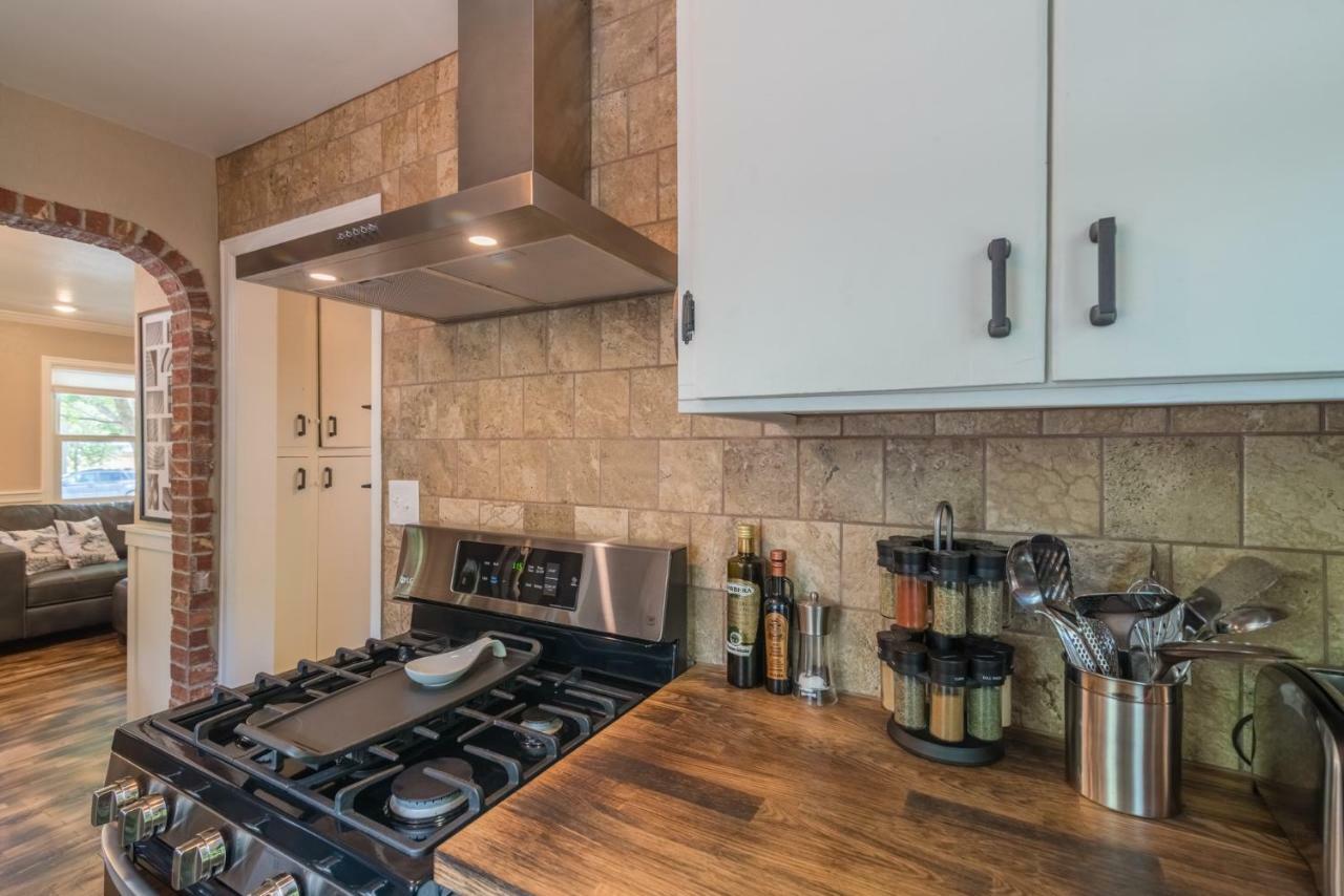 Italian Style In Old Town With Private Hot Tub Villa Fort Collins Exteriör bild